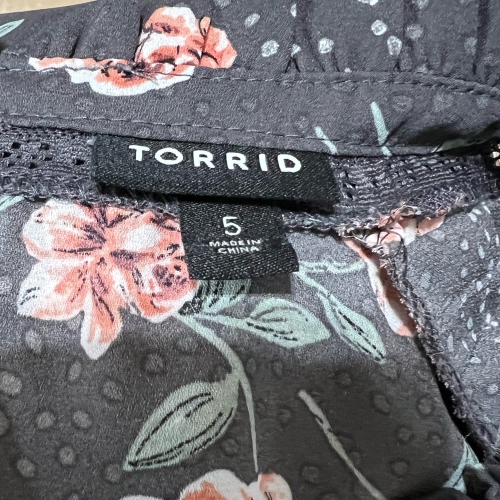 Torrid Georgette Lace Inset Blouse Floral Size 5 - Picture 8 of 13